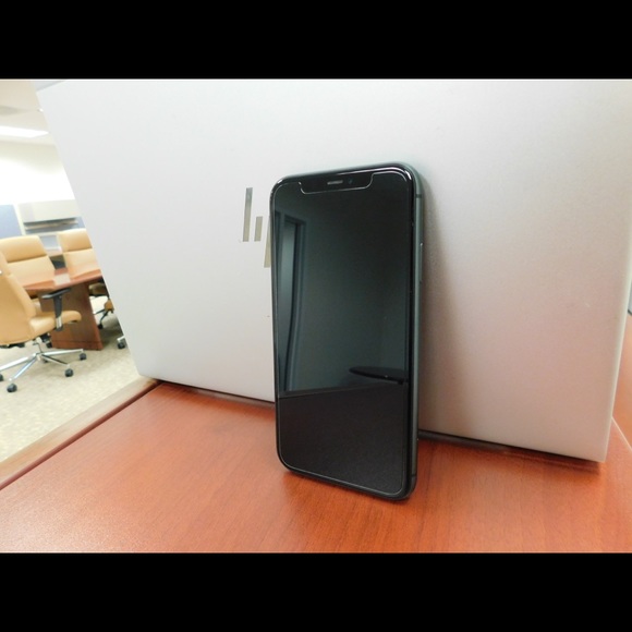 iPhone 11 64GB (unlocked for any carrier) - Picture 2 of 8